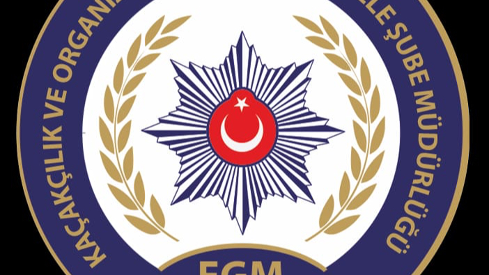 İzmir&#039;de kaçak sigara operasyonu: 70 bin puro!