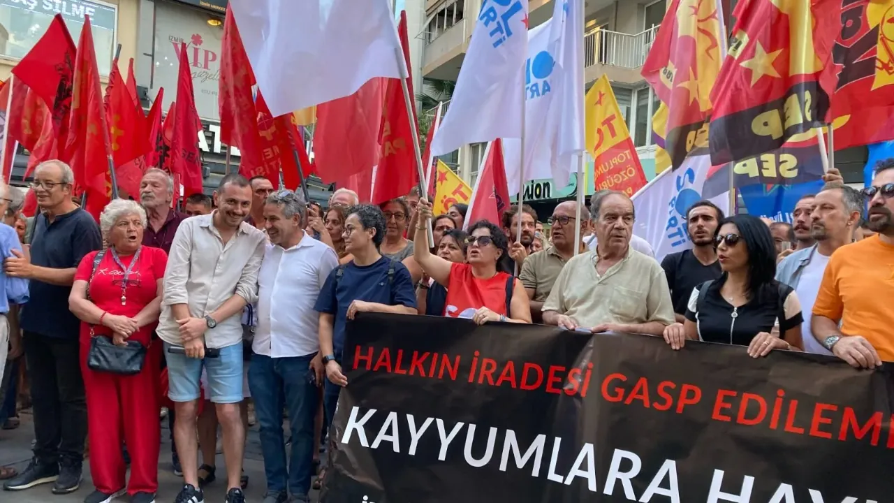 İzmir’de CHP’ye kayyım tepkisi: Emekçiler sokağa çıktı