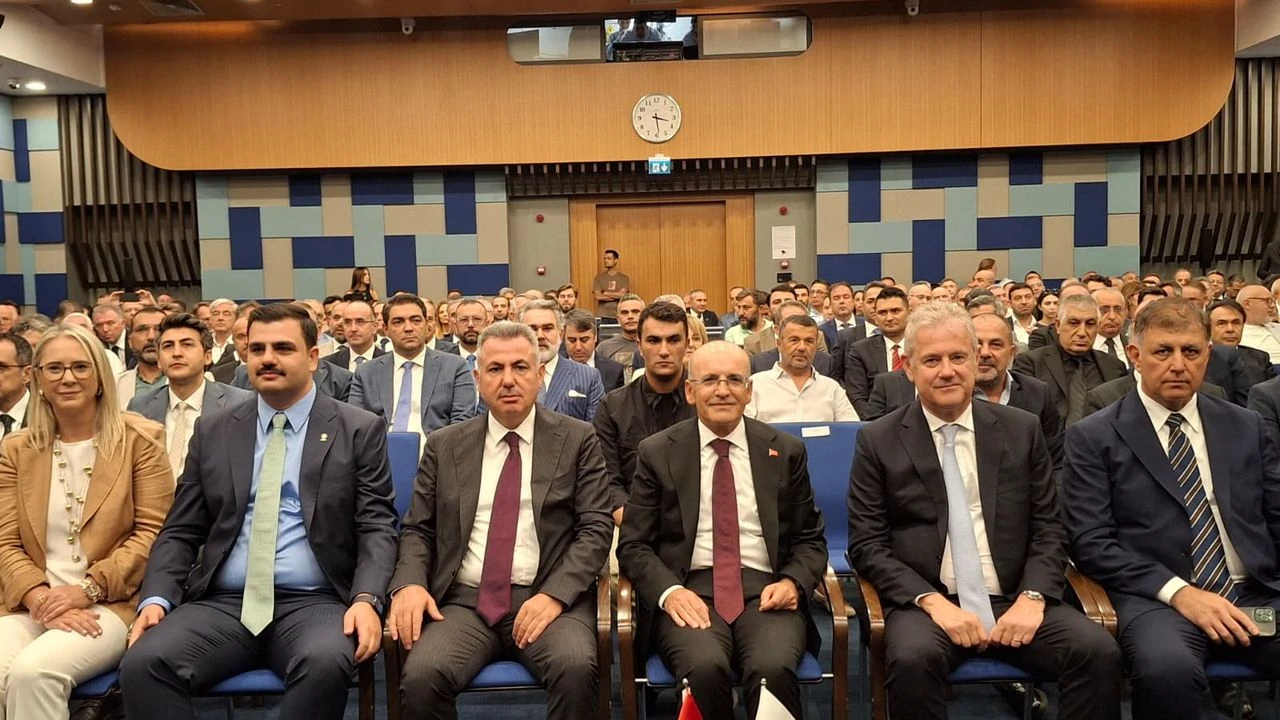 Bakan Şimşek İzmir’de iş insanlarıyla buluştu