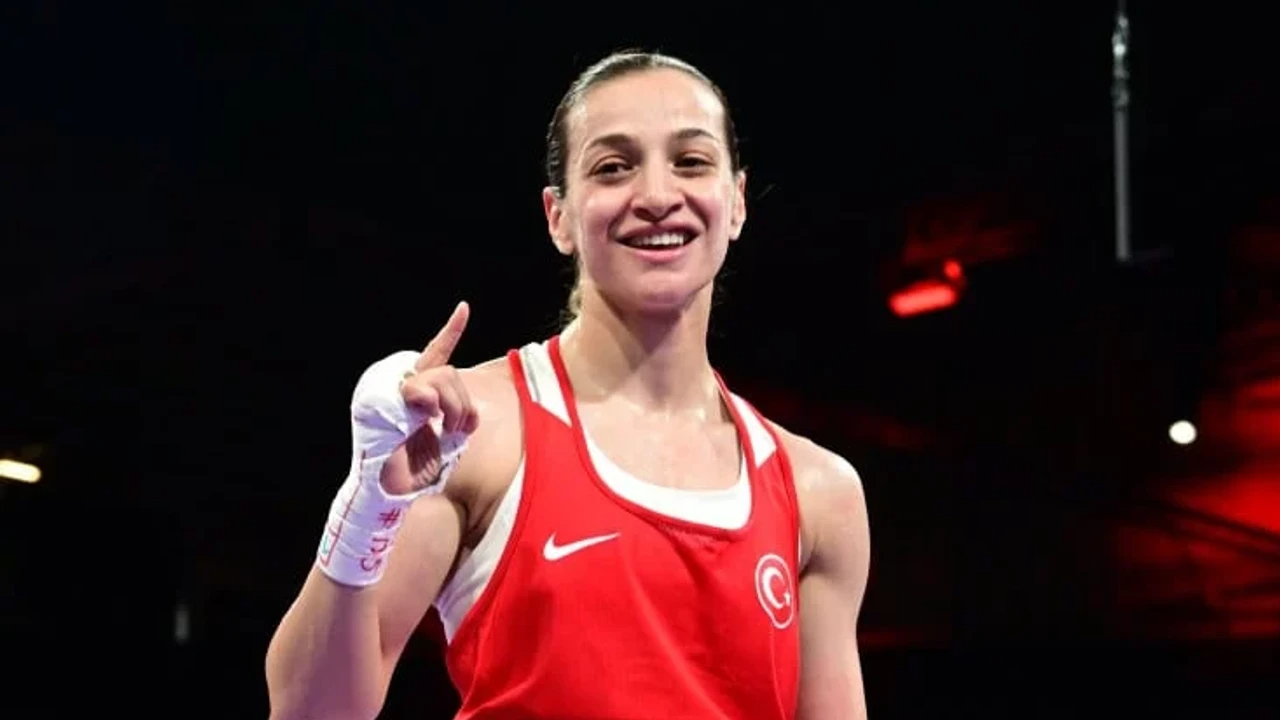 Buse Naz Çakıroğlu, Dünya Boks Şampiyonası’nda yarı finalde