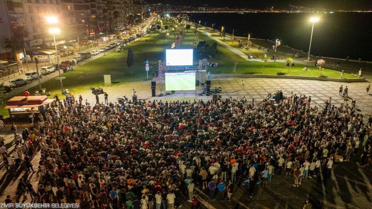 İzmir’de dev ekranda EuroBasket 2025 final heyecanı