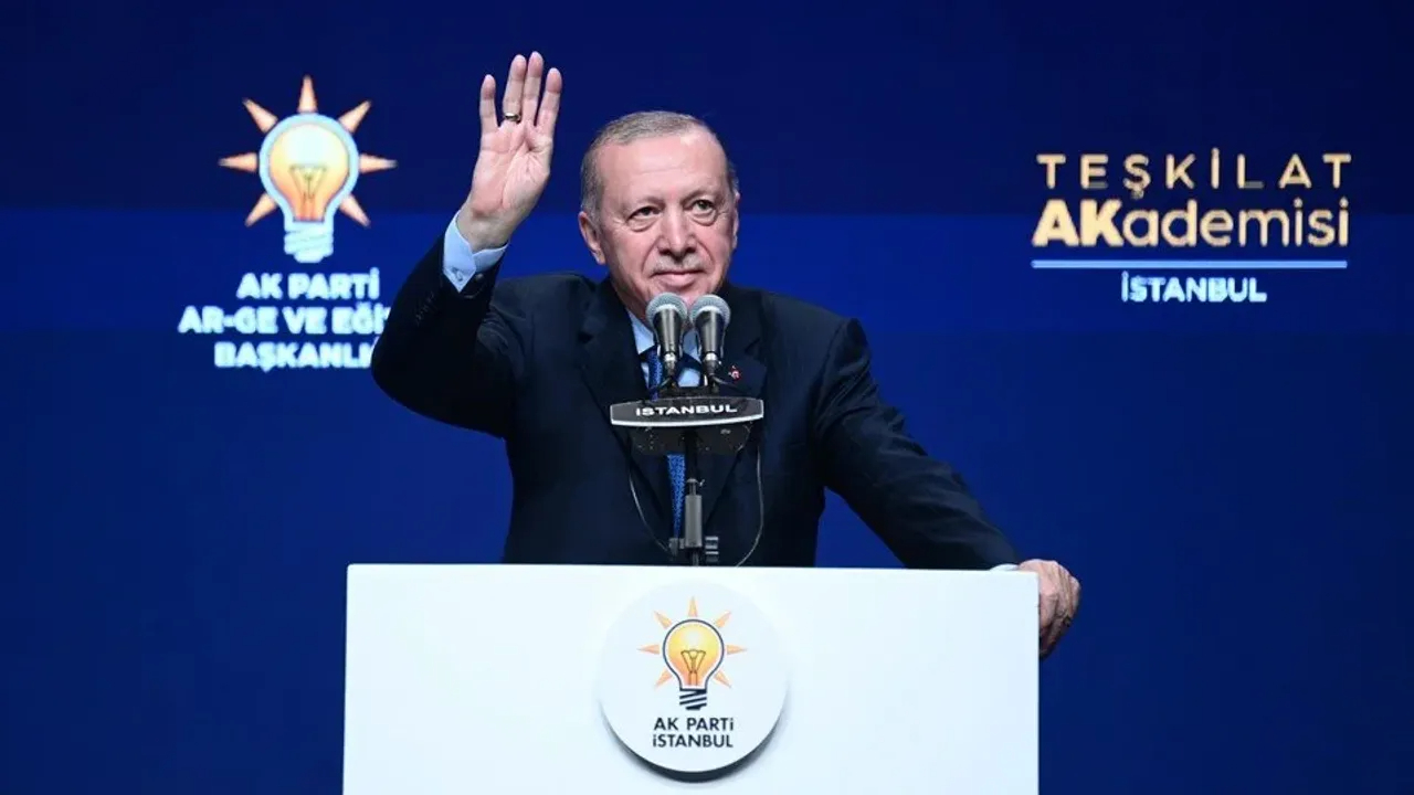 Erdoğan’dan Özel’e: “İzmir’de çalınan milyarların hesabını yapsın!”