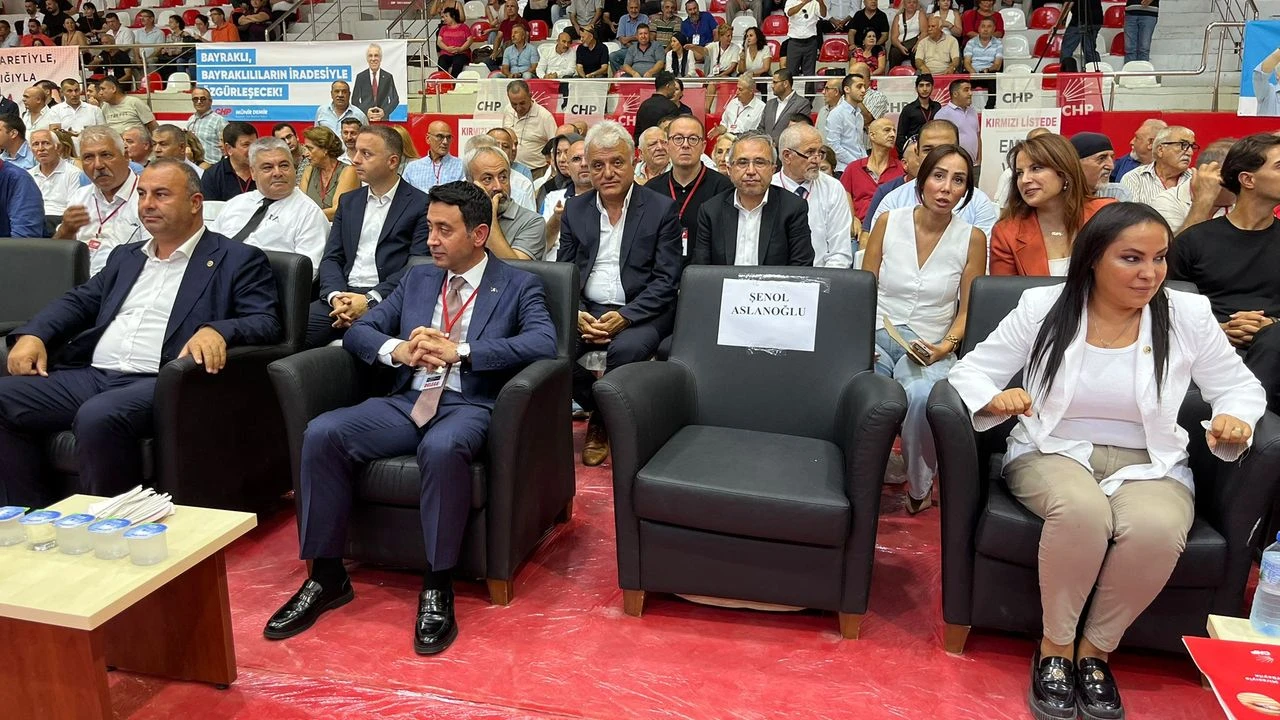 Bayraklı’da iki adaylı yarışta Mavi liste önde