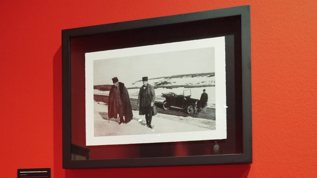 MAVİ GÖZLERİ ÇAKMAK ÇAKMAKTI.