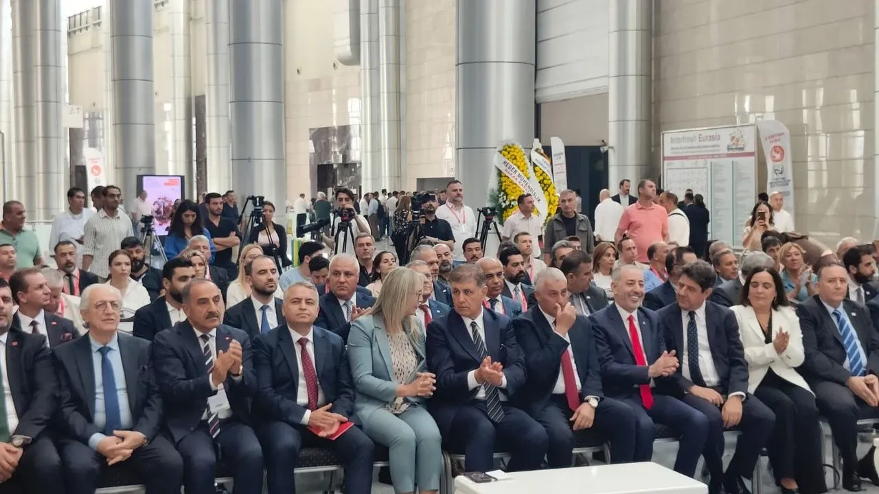 İzmir’de sıcak kare: Tugay–Çankırı sohbeti