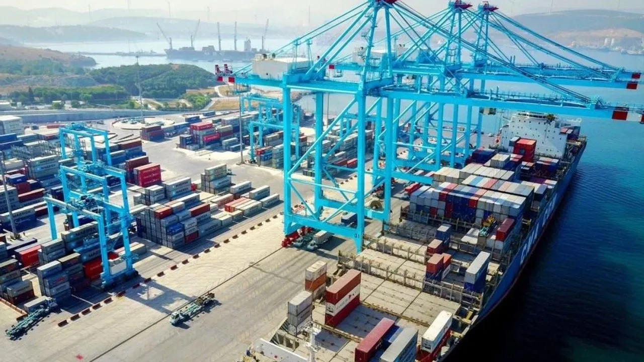 Aliağa limanları yükleme ve boşaltmada liderliğini sürdürdü