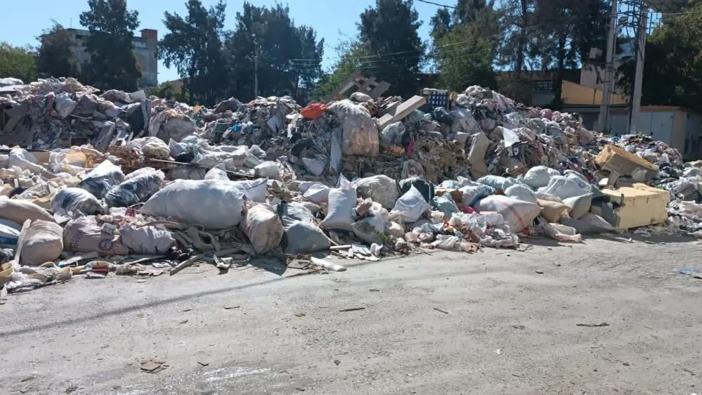 İzmir’de yangın: Mobilya atıkları iş yerini yaktı