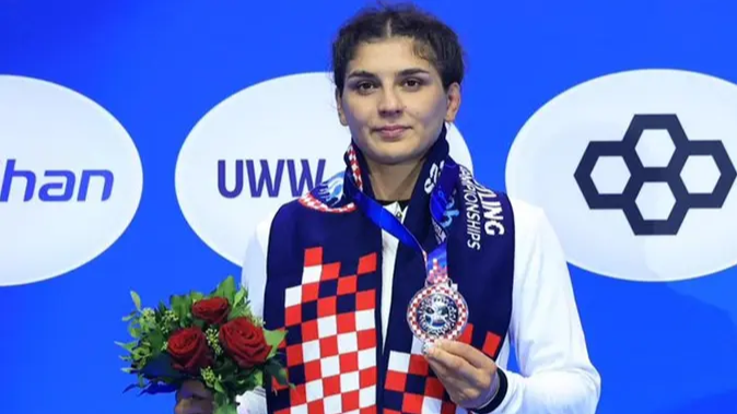 Nesrin Baş’tan tarihi gümüş madalya