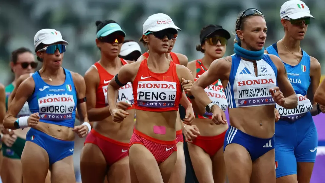 Çinli atlet göbeğini kapattı, nedeni şaşırttı