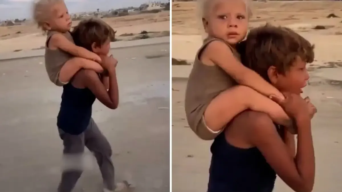 Küçük çocuk kardeşini sırtında taşıdı