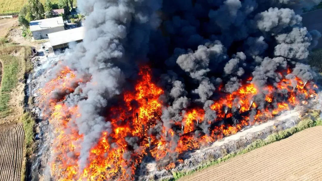 Adana’da geri dönüşüm fabrikasında dev yangın