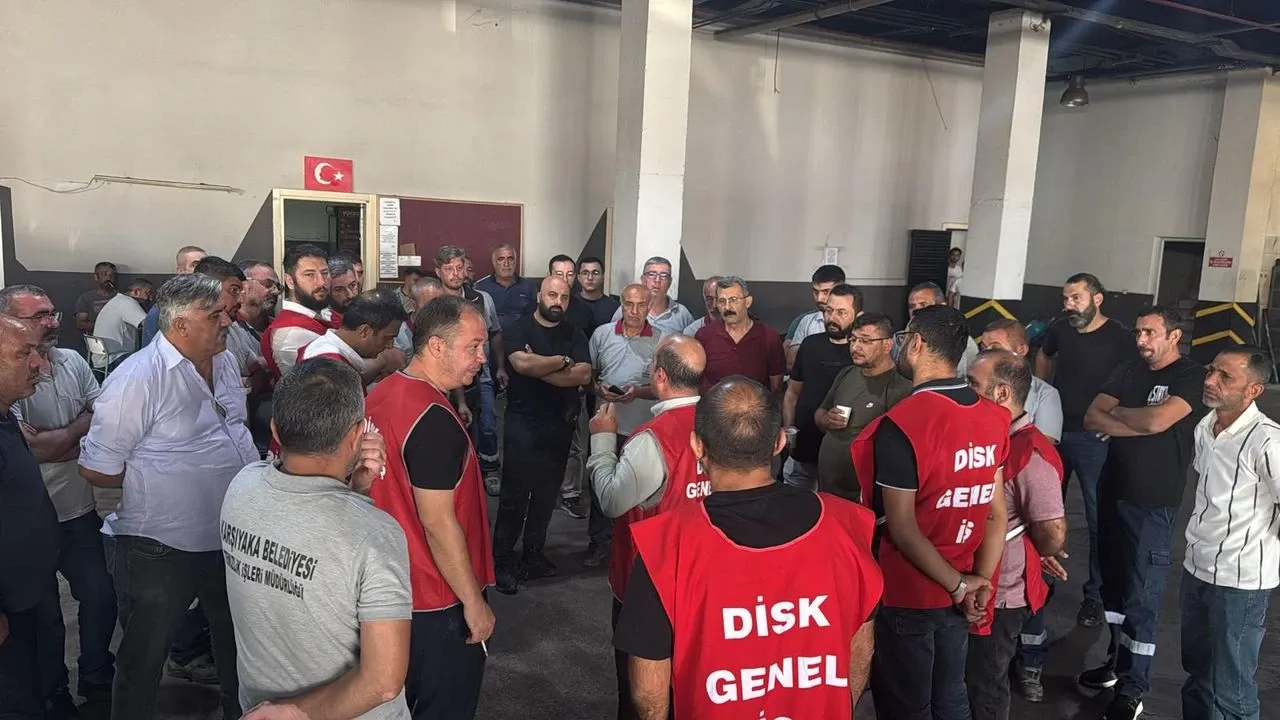 Karşıyaka Belediyesi’nde maaş krizi: İşçiler grevde