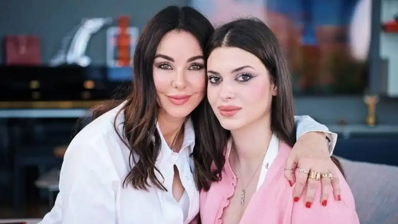 Defne Samyeli: Derin yaşına uygun bir ilişki yaşıyor