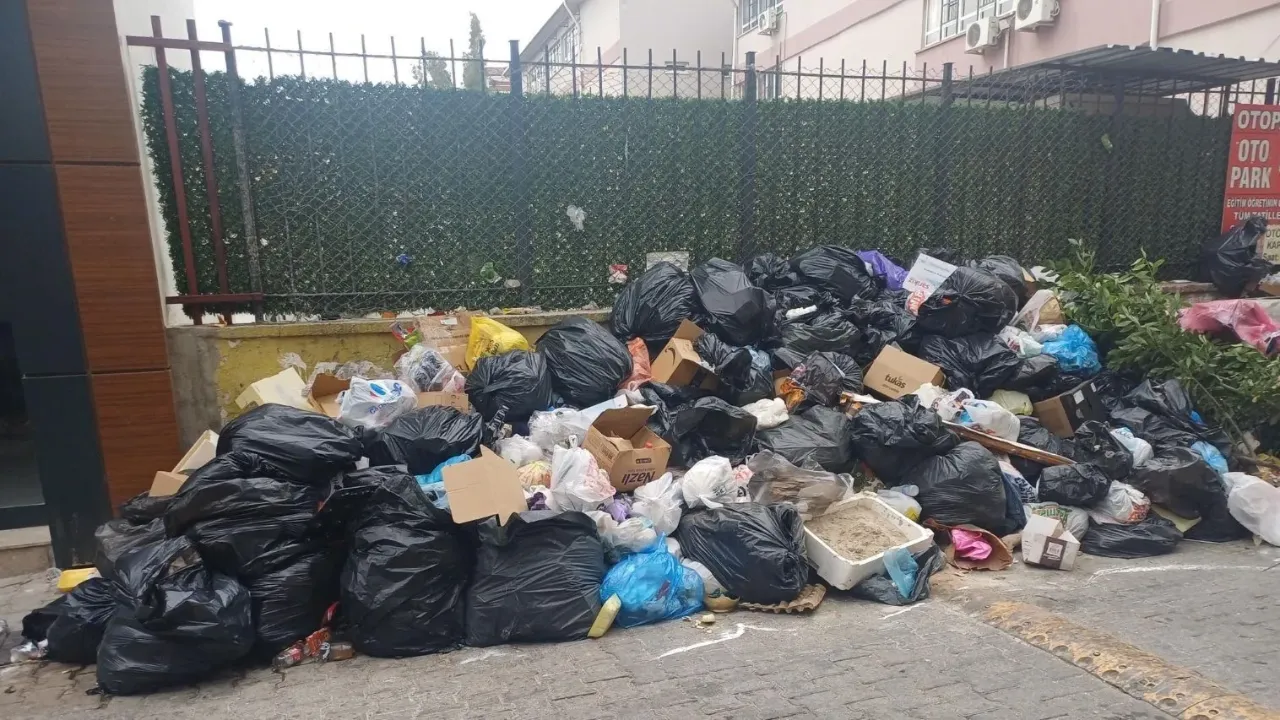 İzmir’de çöp krizi büyüyor: Harmandalı kapatılıyor