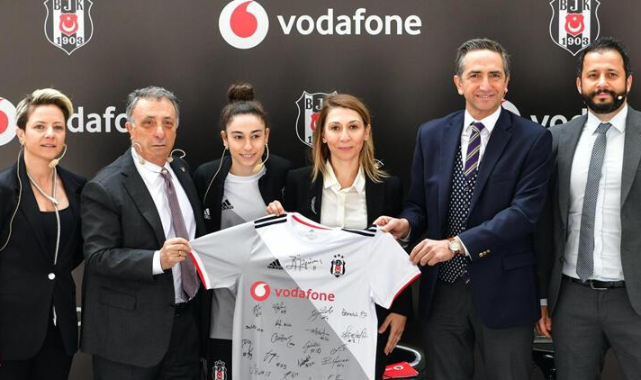 MONDAR TRAVELLİ BEŞİKTAŞ&#039;A GELİYOR