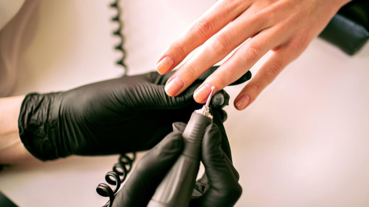 Avrupa Birliği&#039;nden jel tırnak yasağı