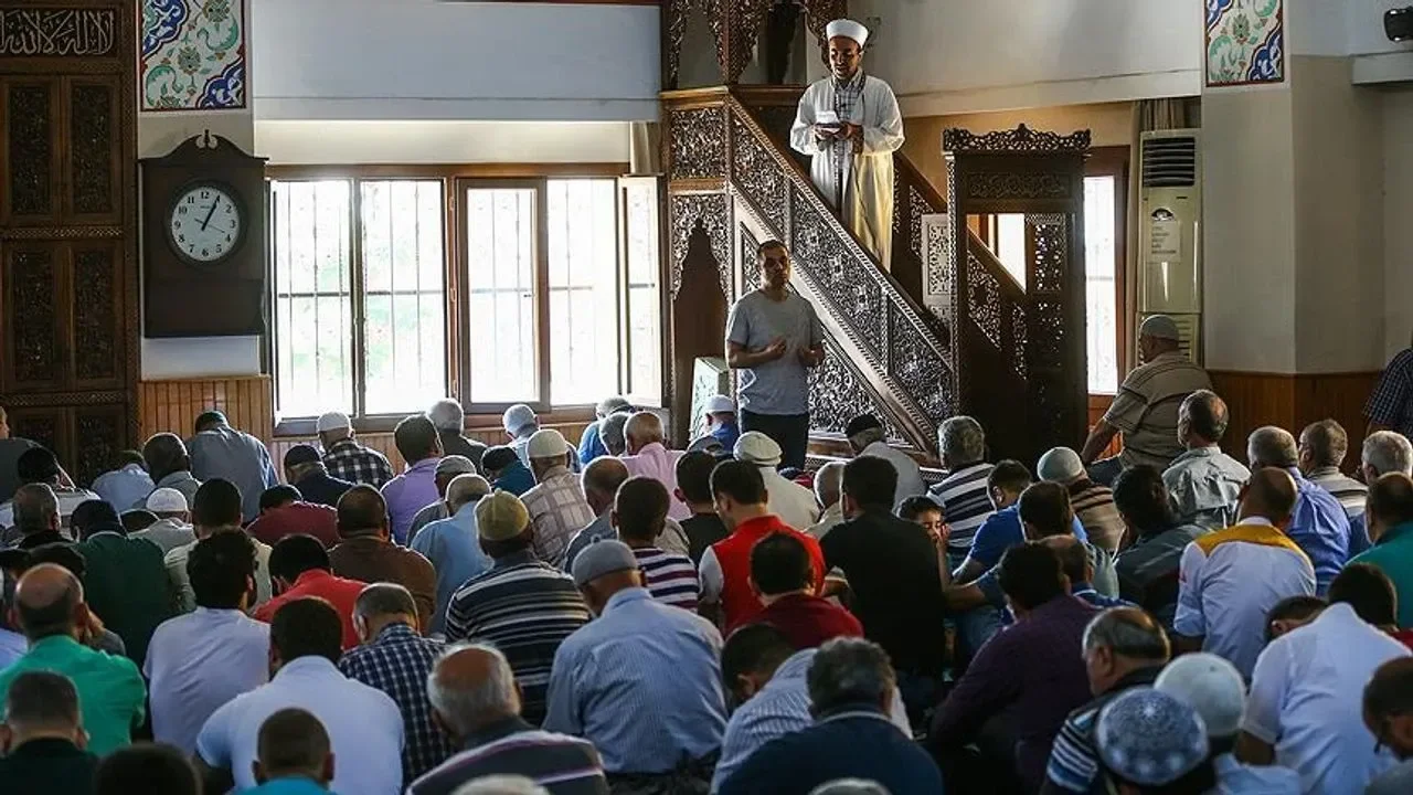 Diyanet hutbede “Kalp ve iyilik” mesajı verdi