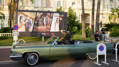 Eşref Rüya Cannes'da Göz Doldurdu