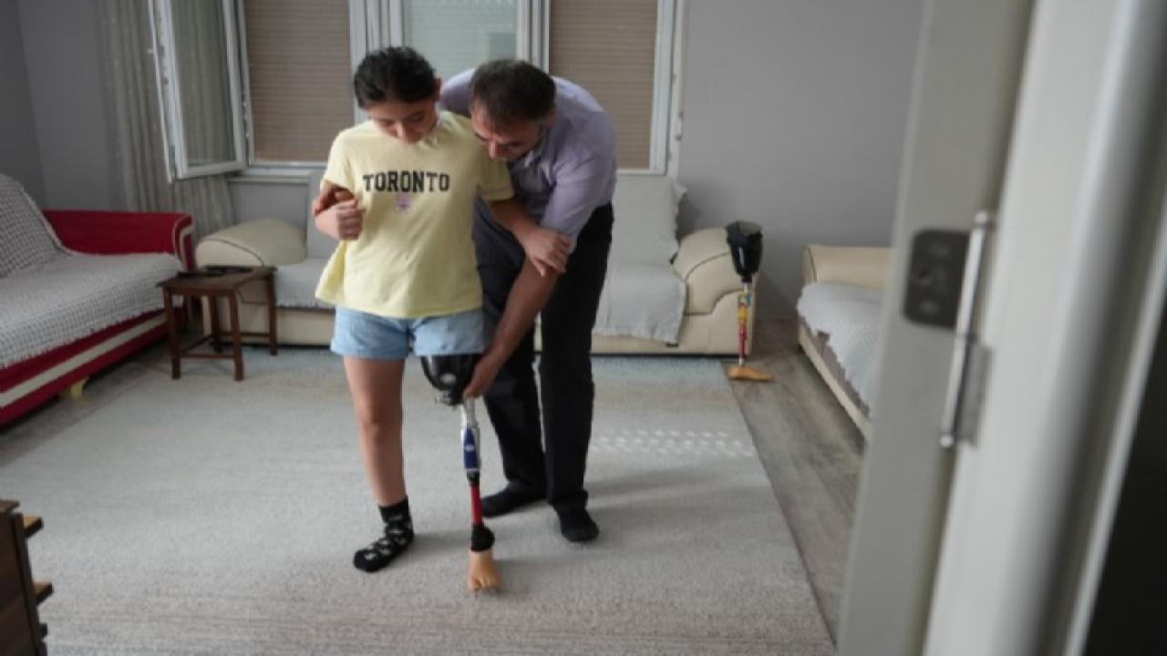 Protezine kavuşan Özge için okul heyecanı başladı