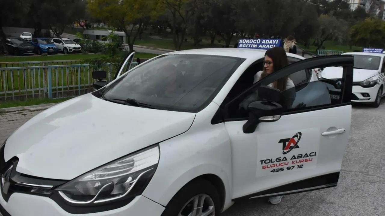 2026 ehliyet fiyatları artıyor: İzmir&#039;de kurslara yoğun talep