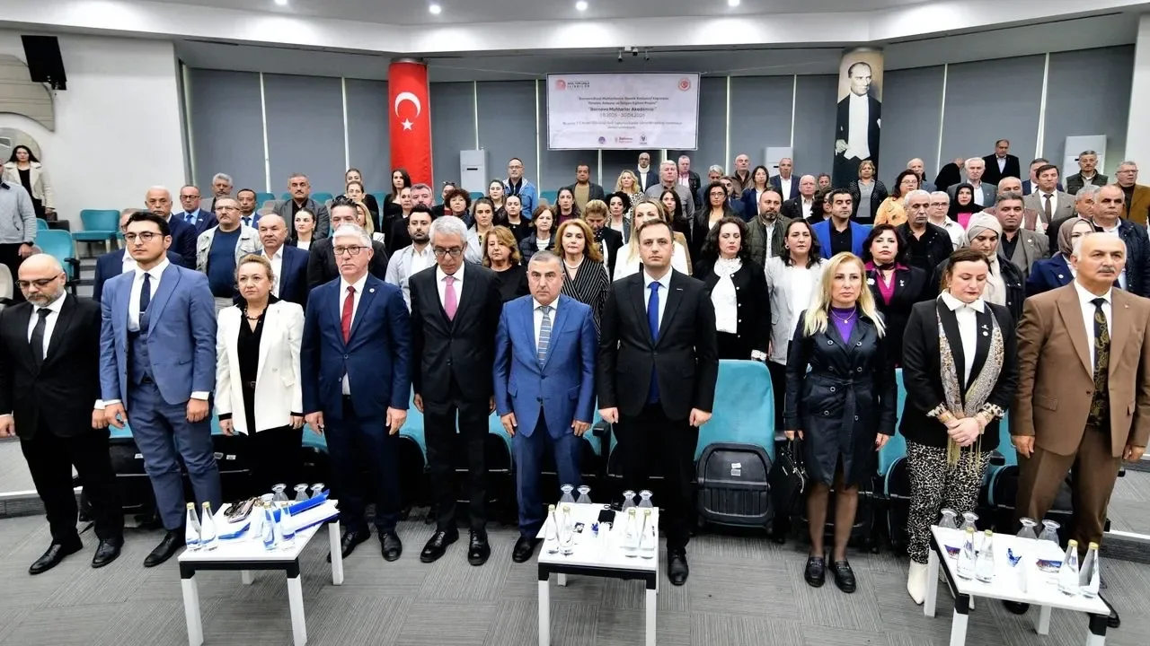 Bornova’da Muhtarlar Akademisi düzenlendi