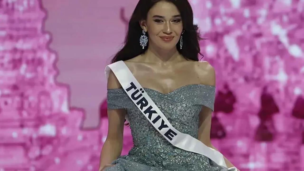 Ceren Aslan podyumda Türkiye&#039;yi en güzel şekilde taşıyor!