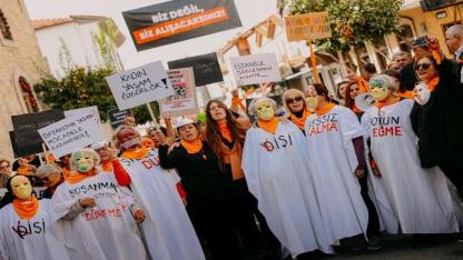 Çeşme'de 'İstanbul Sözleşmesi  yaşatır'dendi.