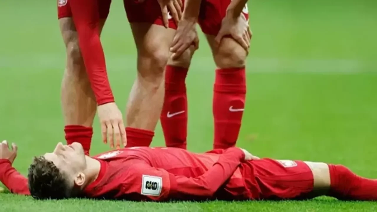 Fenerbahçe&#039;nin yıldızı milli maçta sakatlandı