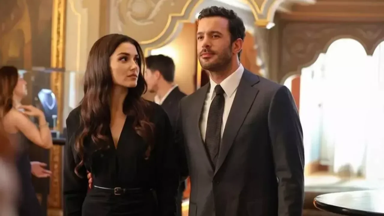 Hande Erçel ve Barış Arduç&#039;un dizisinde büyük prodüksiyon hatası