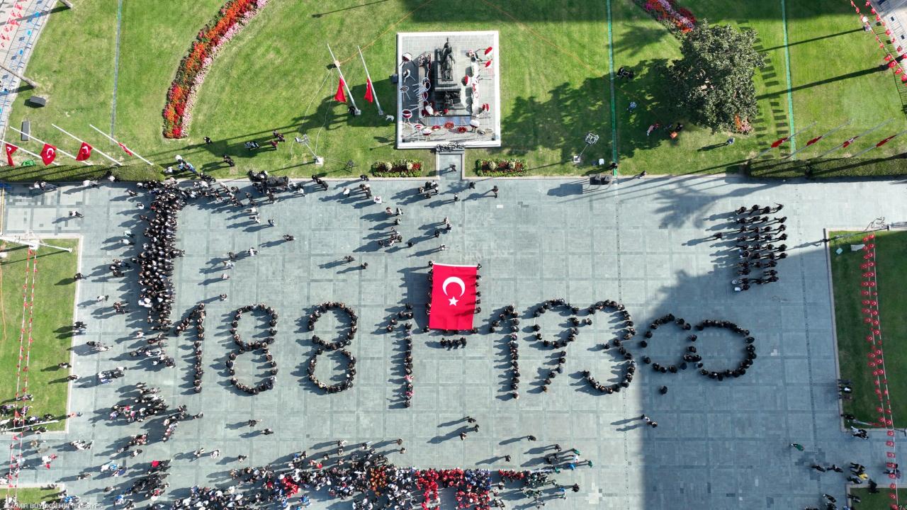 İzmir Ata’sına yürüdü