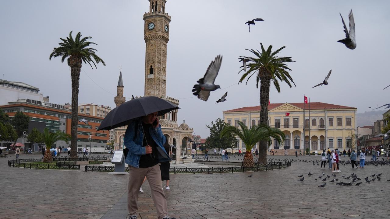 İzmir’de gün boyu sağanak alarmı: Meteoroloji saat saat uyardı