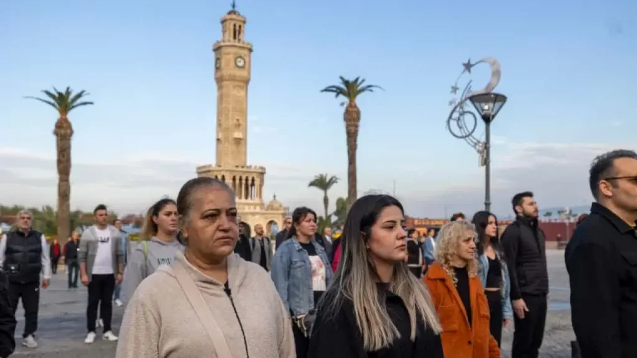 İzmir&#039;de hayat 9&#039;u 5 geçe durdu!