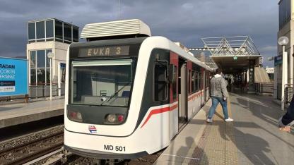 İzmir’de mahalleliden durak talebi: Pankart astılar