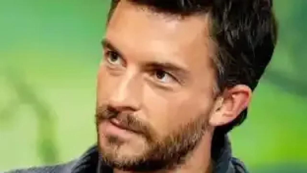 Jonathan Bailey, 2025&#039;te &#039;Yaşayan En Seksi Erkek&#039; seçildi