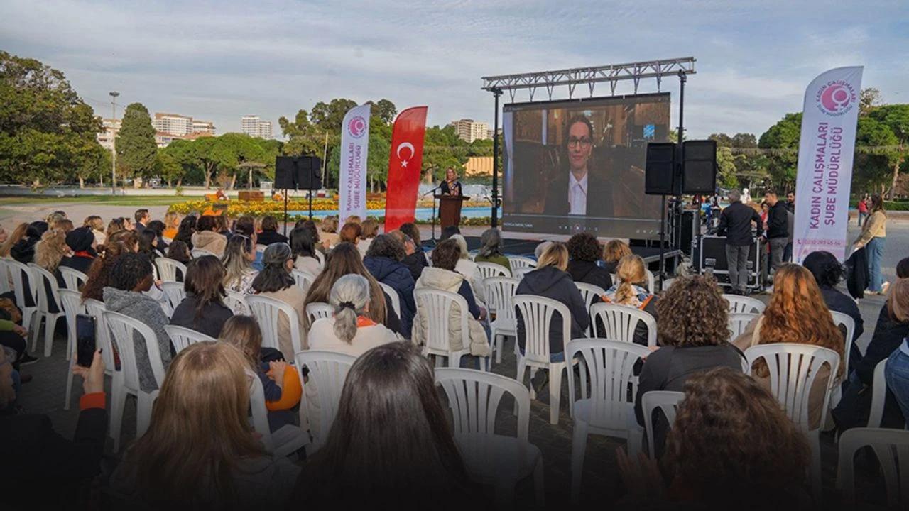 Kadına şiddete karşı İzmir’den dünyaya çağrı... &quot;Buradayım, iyiyim!&quot;