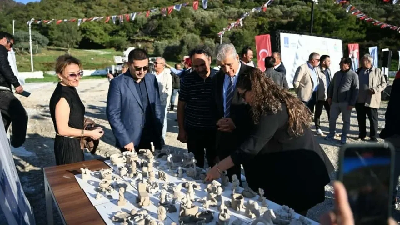 Kuşadası’nda uluslararası heykel etkinliği: Sanat ve adalet heykellerde bir araya geldi