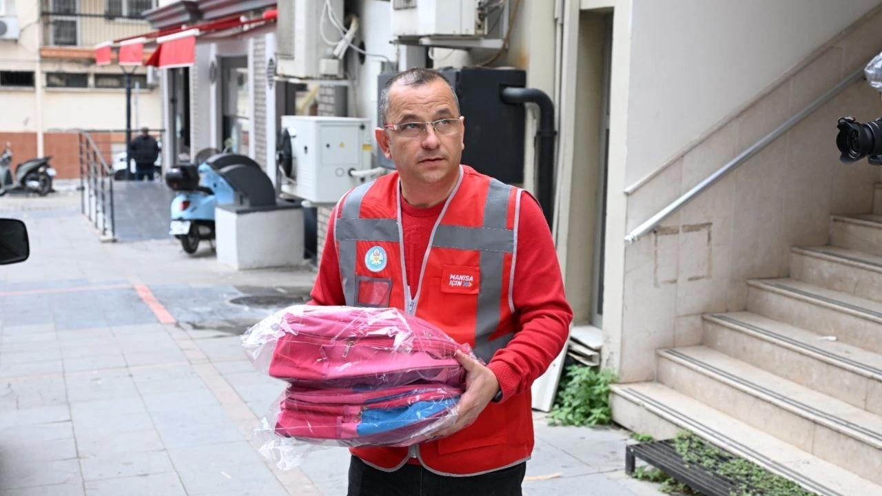 Manisa Büyükşehir’den 15 bin öğrenciye kırtasiye desteği
