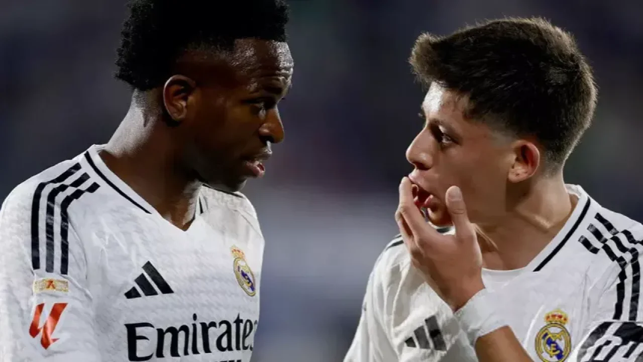 Real Madrid&#039;te gelişmeler kulüpte taşları yerinden oynatıcak.