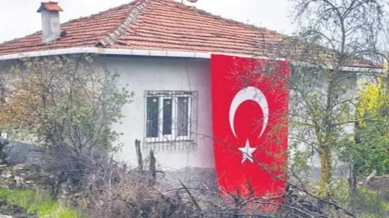 Şehit ateşi yürekleri dağladı | 20 kahraman askerimiz vatan için can verdi: Evleri Türk bayraklarıyla donatıldı