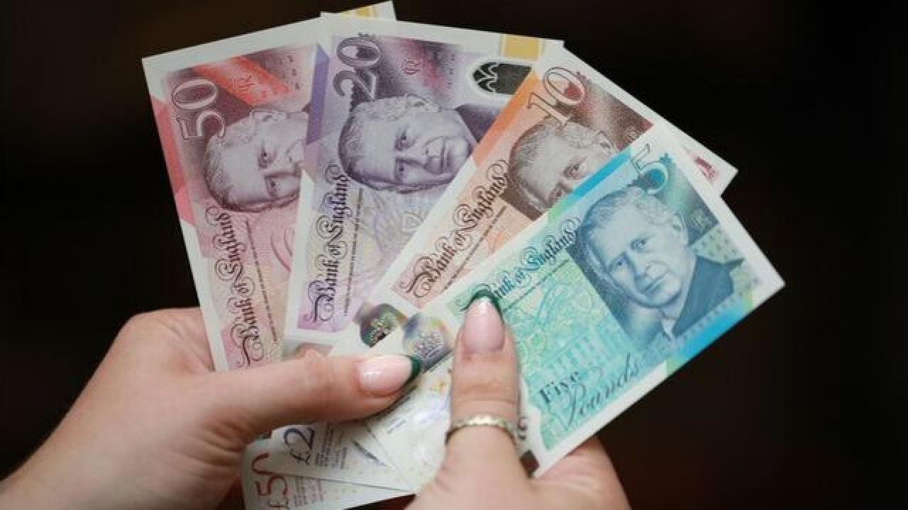 Sterlin gelir vergisi haberleriyle düştü