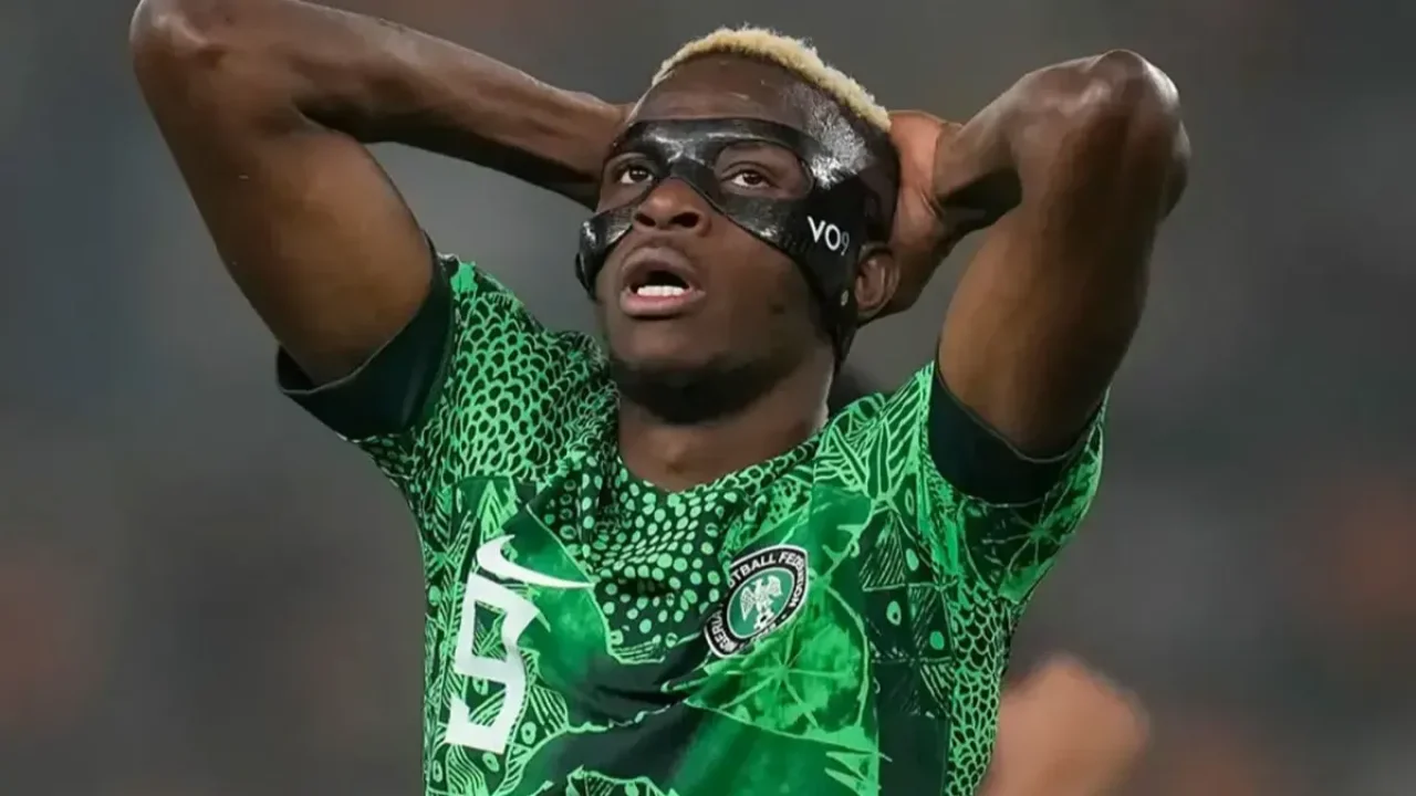 Taraftarlar merakla bekliyordu! Osimhen hakkında gece yarısı resmi açıklama