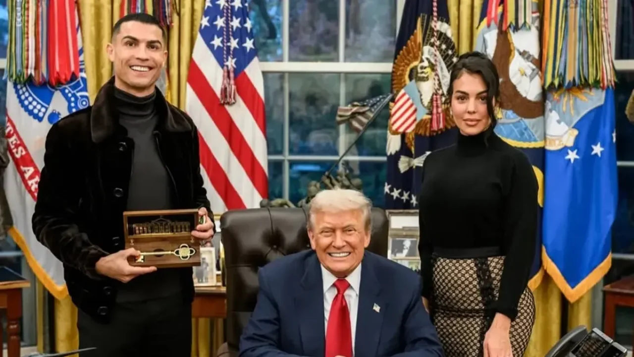 Trump, Ronaldo ve ailesini Oval Ofis&#039;te ağırladı