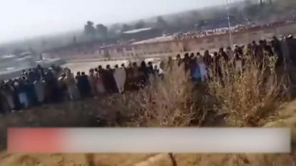 Afganistan'da kanlı infaz: 13 yaşındaki çocuğa 3 kişi öldürttüler! 80 bin kişi izledi