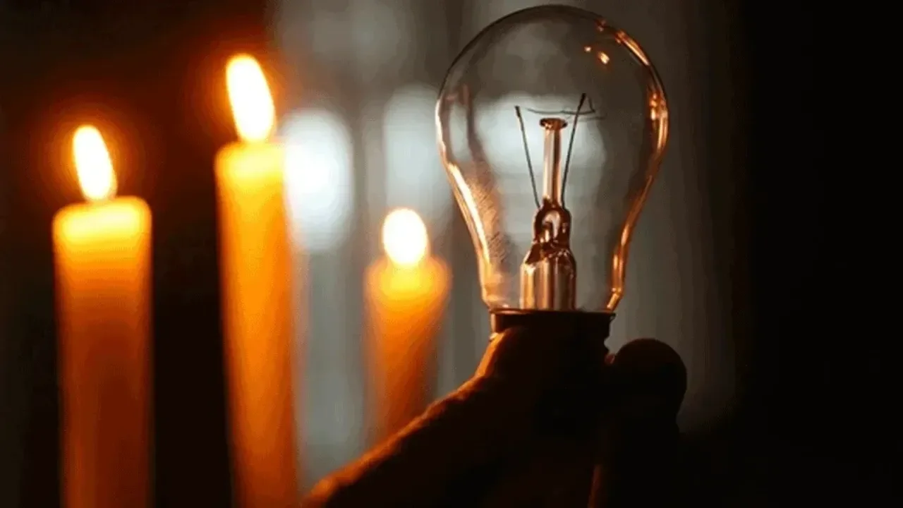 Gediz Elektrik tek tek açıkladı: Fenerleri hazırlayın,9 Aralık Salı İzmir&#039;in 16 ilçesi karanlığa gömülecek!