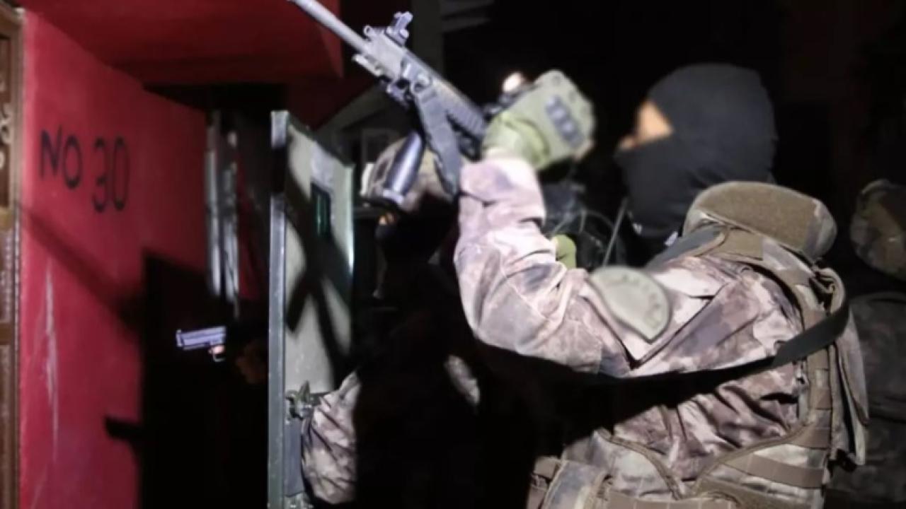 İstanbul&#039;da uyuşturucu baskınında çatışma: Zanlı öldürüldü, bir polis şehit oldu