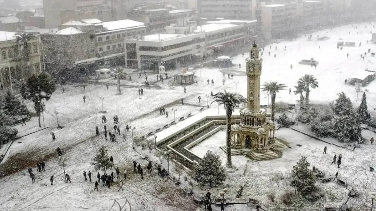 İzmir’de yılın ilk karı yüksek kesimlerde görüldü
