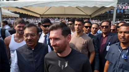 Messi'nin Hindistan'da katıldığı etkinlikte olay! Binlerce kişi sahaya indi, organizatör tutuklandı