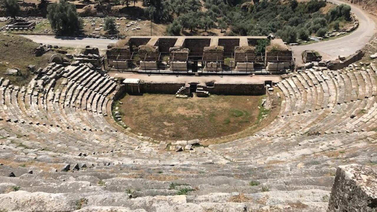 Nysa Antik Kenti’nde 1800 yıllık kütüphane basamakları gün yüzüne çıkarıldı