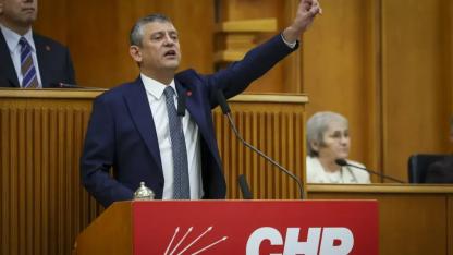 Özgür Özel’den sert grup konuşması: “Baş eğmeyiz, hesabı millet soracak”