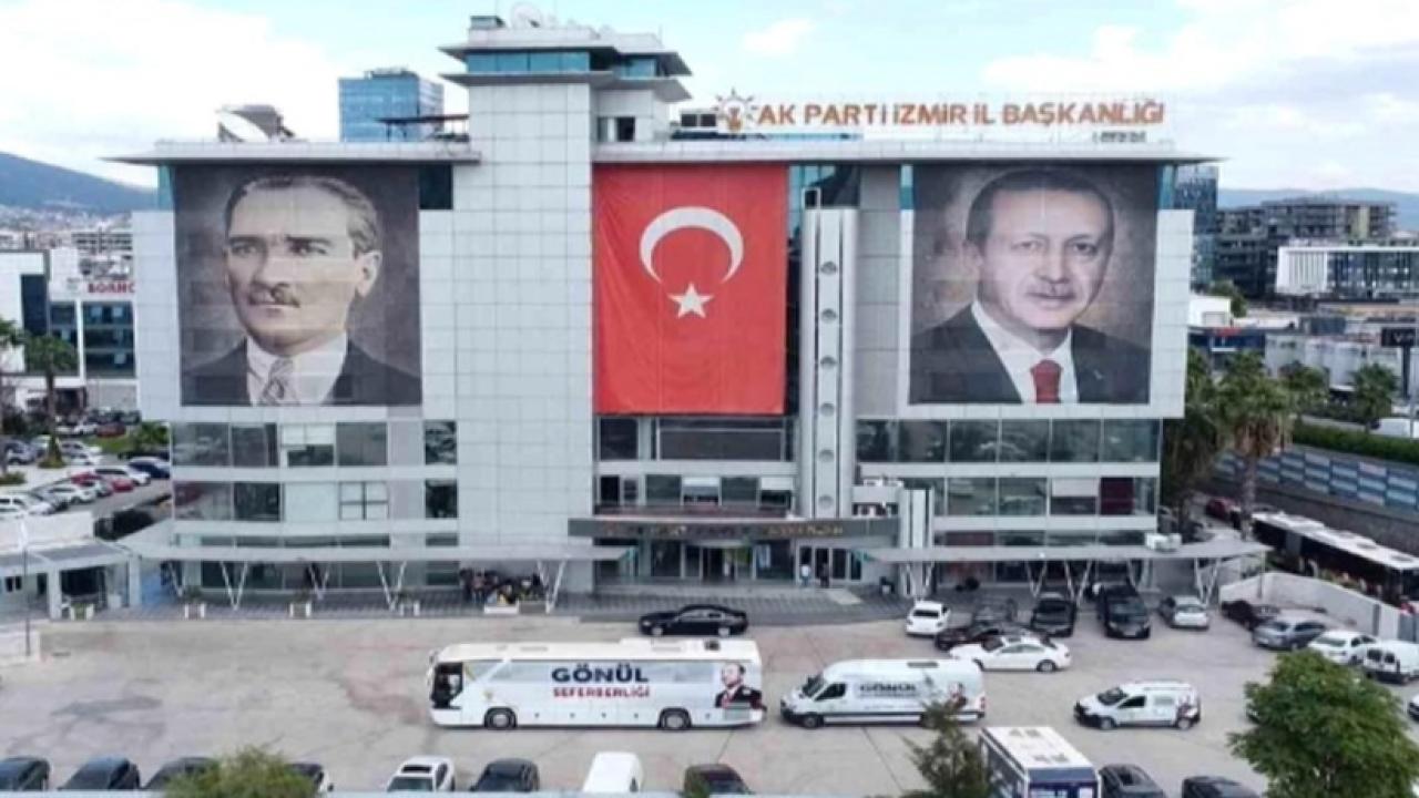 AK Parti İzmir’de Dikkat Çeken Değişim: 4 İlçede Yönetimler Görevden Alındı